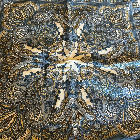 Pottery Barn Mansfield Blue Paisely Square Pillow Covers - Picture 9 of 15